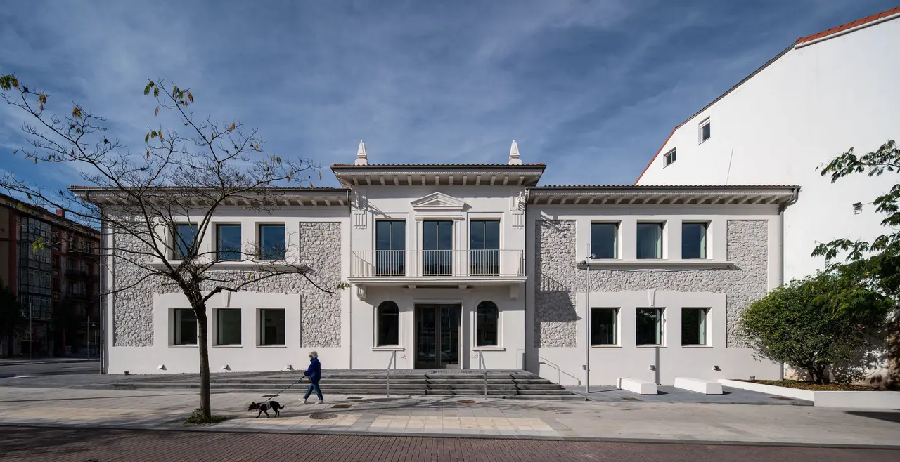 Rehabilitaci&oacute;n del antiguo edificio de la C&aacute;mara de Comercio, en La Llama (12)