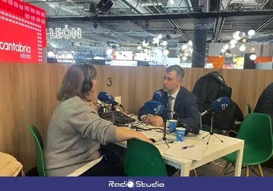 El consejero de Cultura, Turismo y Deporte del Gobierno de Cantabria, Luis Mart&iacute;nez Abad, se pas&oacute; por los micr&oacute;fonos de Radio Studio en Fitur