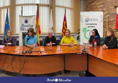 Participantes este s&aacute;bado en la tertulia en torno al 8M en Polanco.