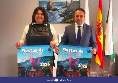 El alcalde del municipio, Carlos Caram&eacute;s, y la concejala de Festejos, Gloria B&aacute;rcena, han presentado la programaci&oacute;n | Foto: Ayuntamiento