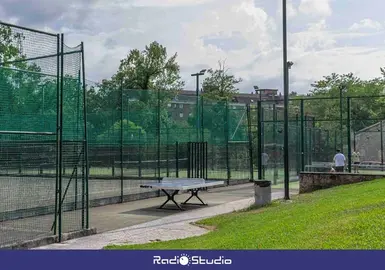Pistas de tenis y de p&aacute;del en La Robleda, Puente San Miguel | Foto: Ayuntamiento de Reoc&iacute;n