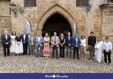 Foto de familia de los asistentes a la sexta reuni&oacute;n del Comit&eacute; de Gobernanza de Costa Quebrada | Foto: Gobierno