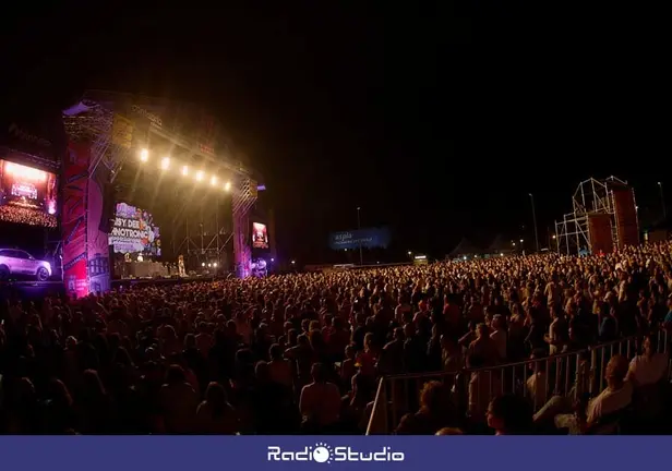 Imagen de archivo del concierto solidario 'Molan los 90' en el festival Vive la Feria en 2024 | Foto: El Rey Lagart&oacute;n