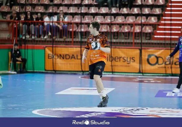 El BM Torrelavega y Oswaldo Maestro separar&aacute;n sus caminos a final de la presente temporada | Foto: BMT