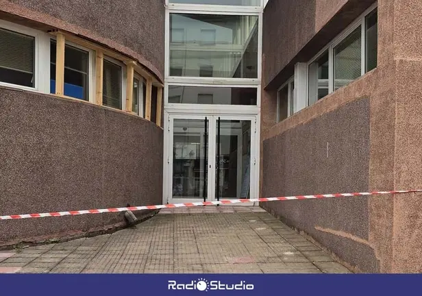 Uno de los espacios precintados en el centro de salud del Bario Covadonga | Foto: PSOE