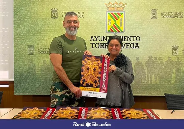 Esther V&eacute;lez y Pablo Burgos presentan la muestra | Foto: Radio Studio