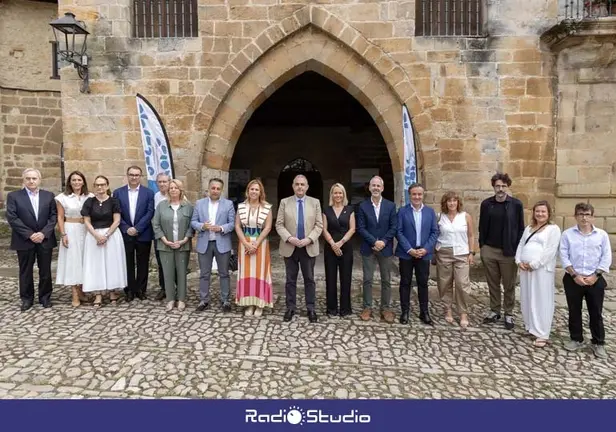 Foto de familia de los asistentes a la sexta reuni&oacute;n del Comit&eacute; de Gobernanza de Costa Quebrada | Foto: Gobierno