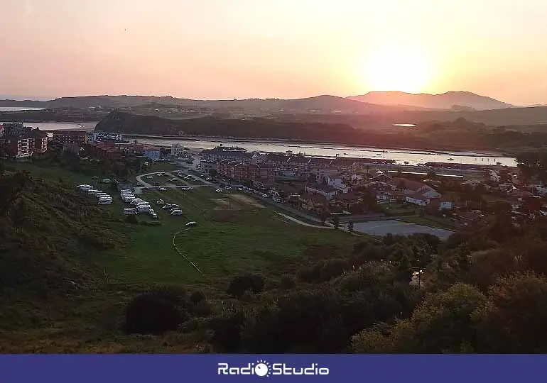 Aparcamiento de La Bárcena, en Suances.