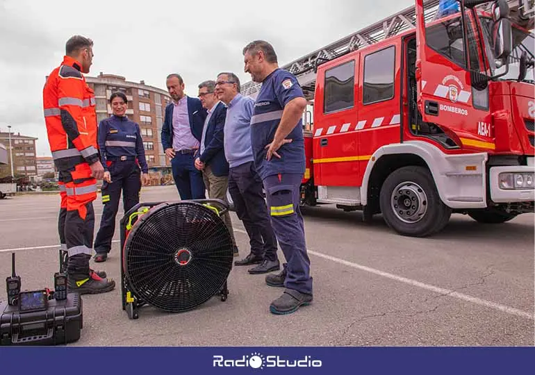 El Parque de Bomberos de Torrelavega incorpora una segunda autoescala para intervenciones en altura.