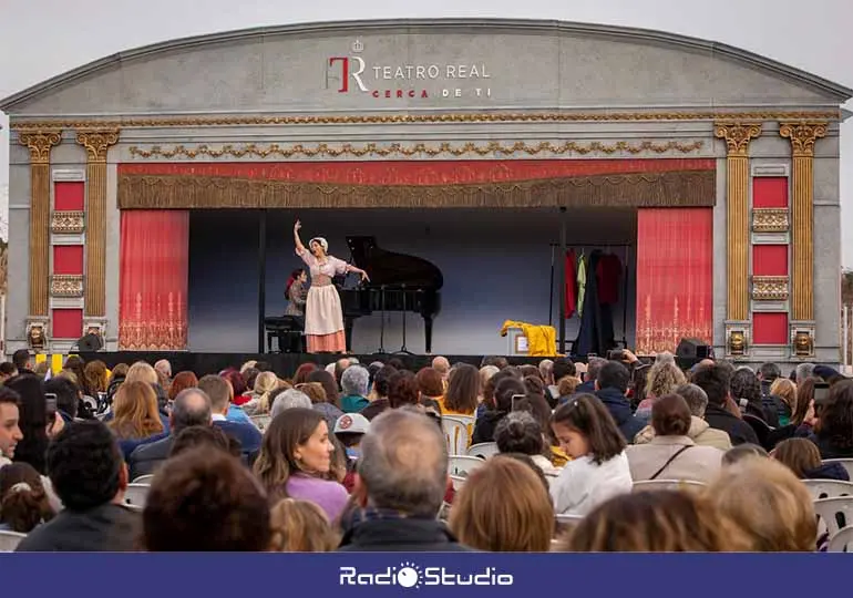 El escenario itinerante del Teatro Real recalará este viernes en Suances.