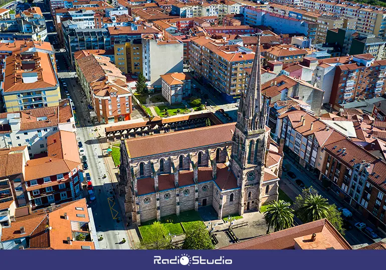 Vista panorámica de la ciudad, con la iglesia de La Asunción en el centro.