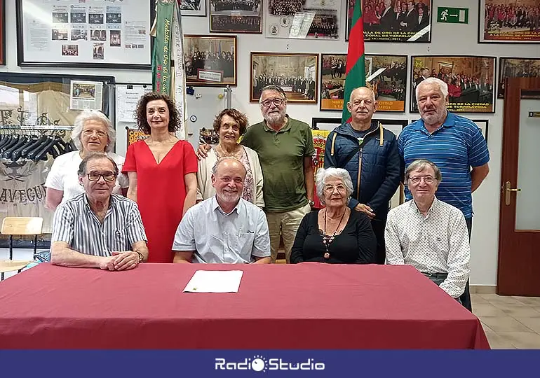 Integrantes de la comisión del centenario de la Sociedad Coral de Torrelavega.