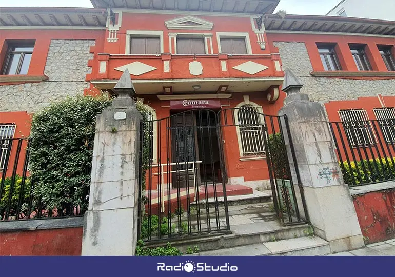 Edificio de la antigua Cámara en La Llama, adquirido por el Ayuntamiento para acoger dependiencias municipales.