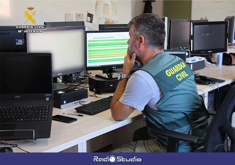 La Guardia Civil alerta por el aumento de la estafa del 'falso hijo'.