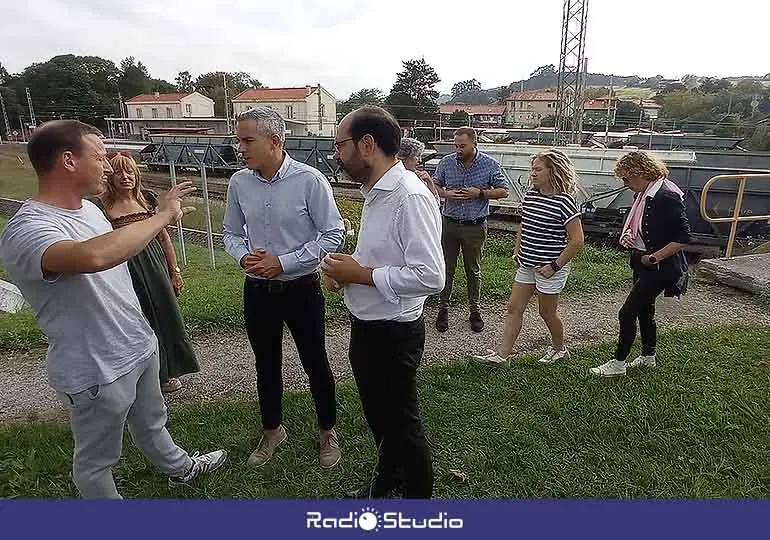 Miembros del PSOE han hecho hoy balance de las inversiones ferroviarias y acciones realizadas en Torrelavega.