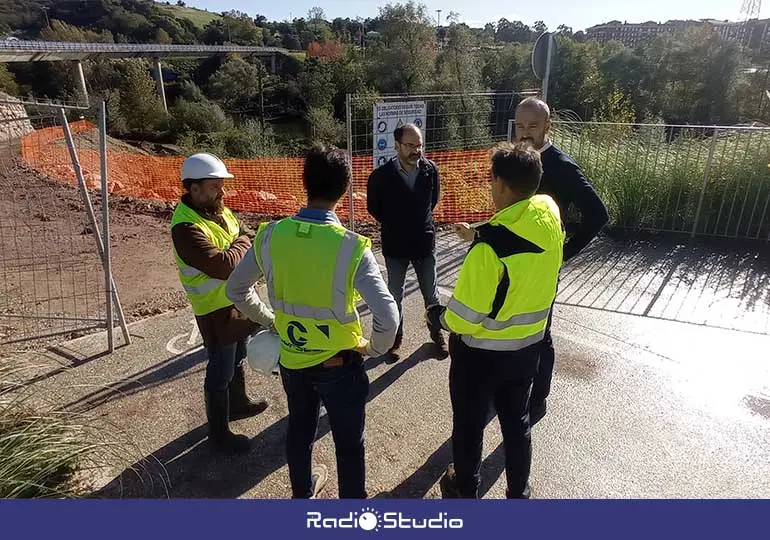 Visita a las obras de la rampa de unión entre la pasarela y 'el patatal'.