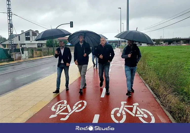 Completado el último tramo de aceras en la avenida de Fernández Vallejo que une Viérnoles y Tanos.