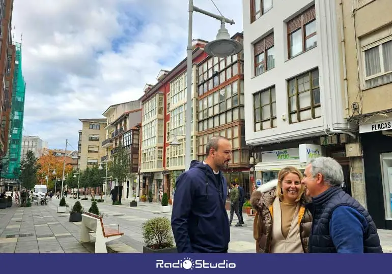 La calle Ancha se convertirá en uno de los escenario de la Navidad en Torrelavega, transformada  en una pista de esquí de postal.