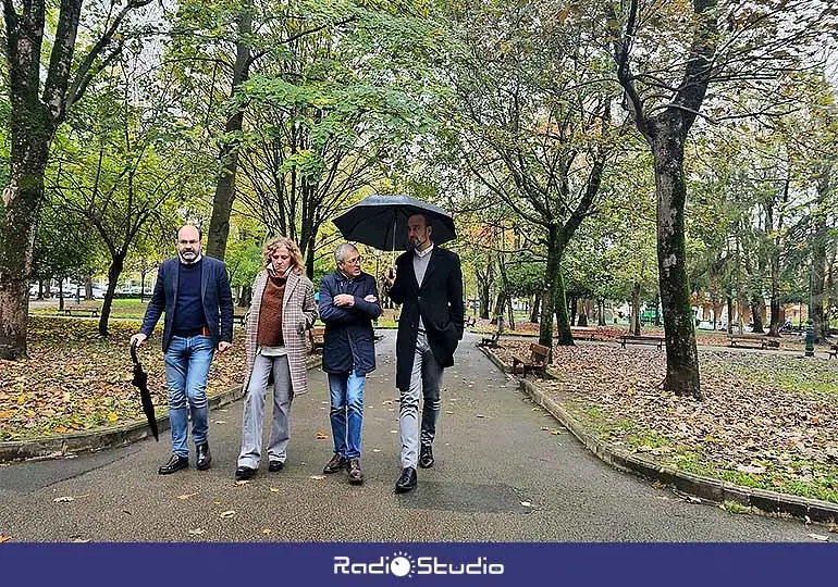 Visita de hoy de autoridades locales junto al secretario de Estado al parque Manuel Barquín.