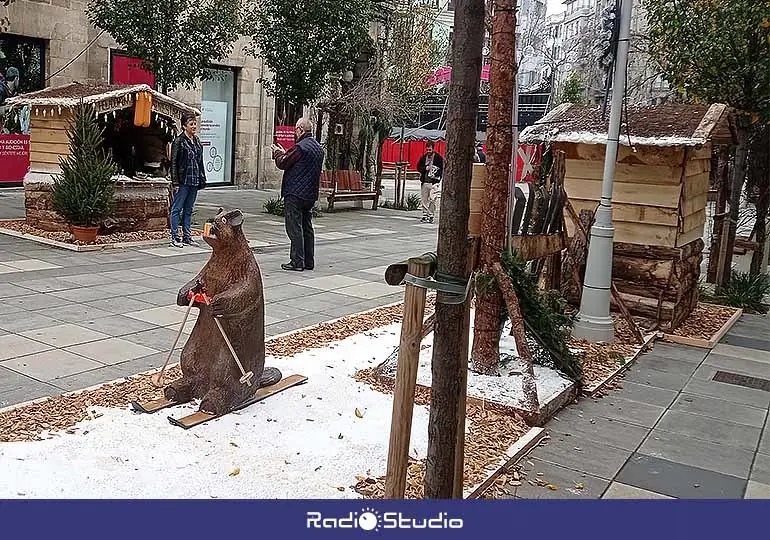 Varios elementos de la decoración navideña de la calle Ancha han sido destrozados.