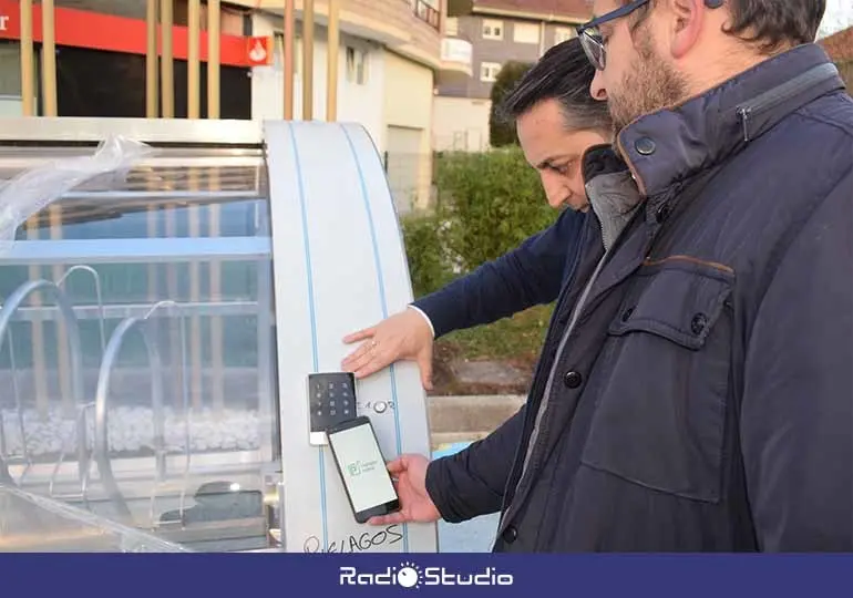 El aparcabicis seguro se ha instalado en Renedo, cerca de la estación, una parada de autobús y el complejo deportivo.