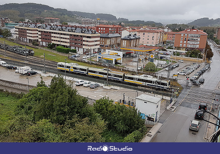 Vista general de las vías de tren a su paso por Torrelavega.