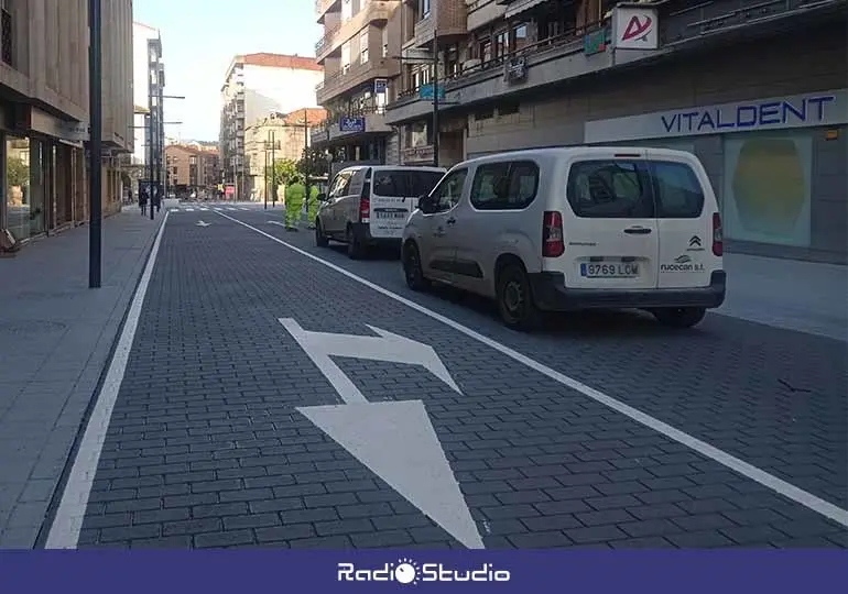 La calle Julián Ceballos está tan solo a falta de pequeños remates.