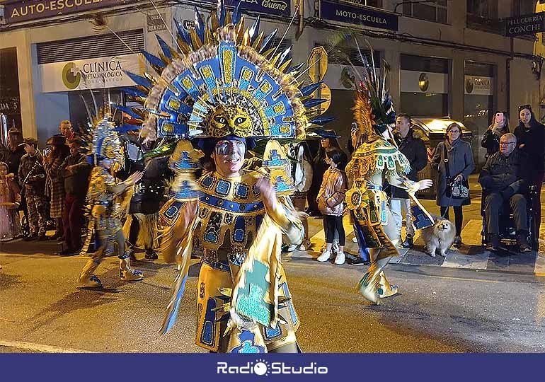 Imagen de archivo del desfile de Carnaval por las calles de Torrelavega el año pasado.