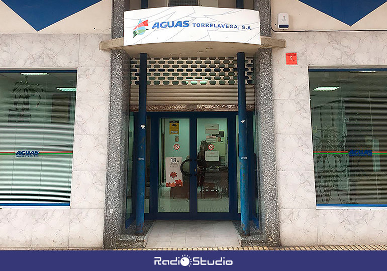 Las solicitudes se pueden recoger en las oficinas de Aguas Torrelavega, en la calle La Viña.