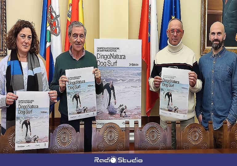 Presentación del III Campeonato Europeo de Surf para perros que, por primera vez, que celebrará en Cantabria.