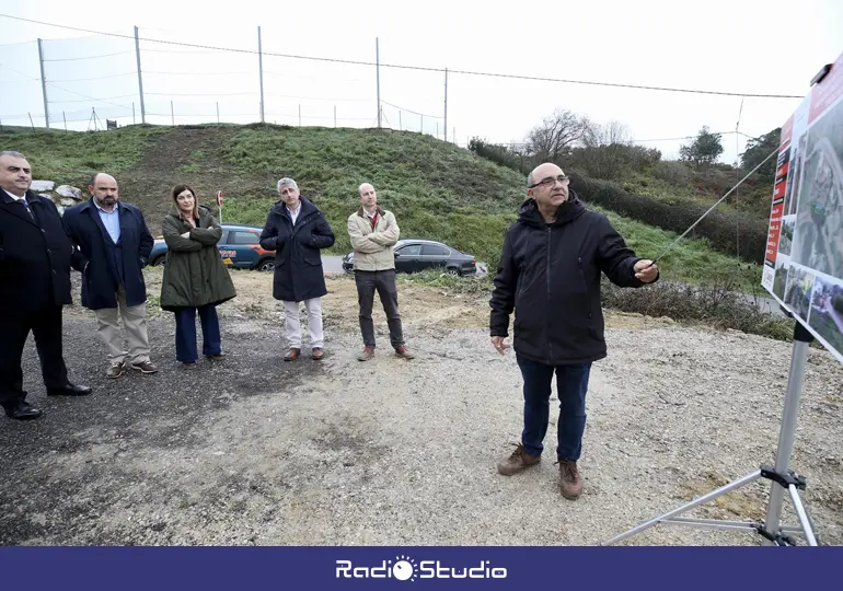 María José Sáenz de Buruaga ha inaugurado la conexión del saneamiento del campo de golf con el colector de Miengo