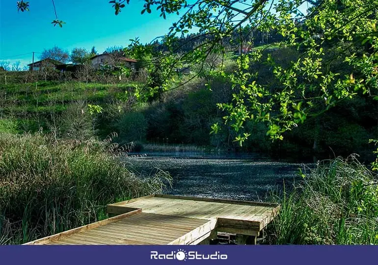 El Pozo Tremeo, en Polanco, es el único lago natural de la franja costera de Cantabria.