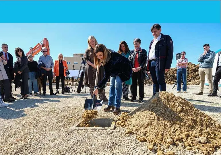 Puesta de la primera piedra del futuro centro de atención a la dependencia en Polanco.