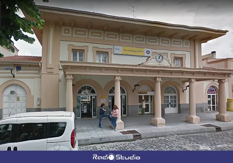 Vista general de la estación de viajeros de FEVE en Torrelavega, que quedará en desuso tras el soterramiento