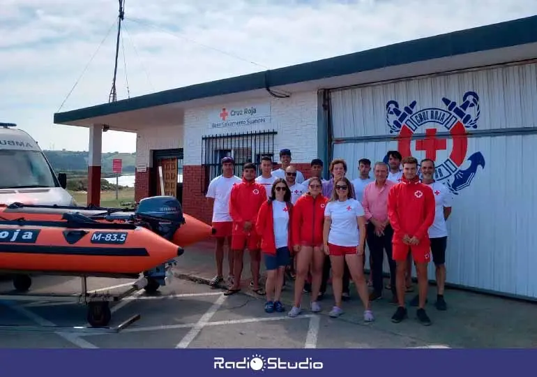 Imagen de archivo del equipo de socorrismo y vigilancia de las playas de Suances en 2023.