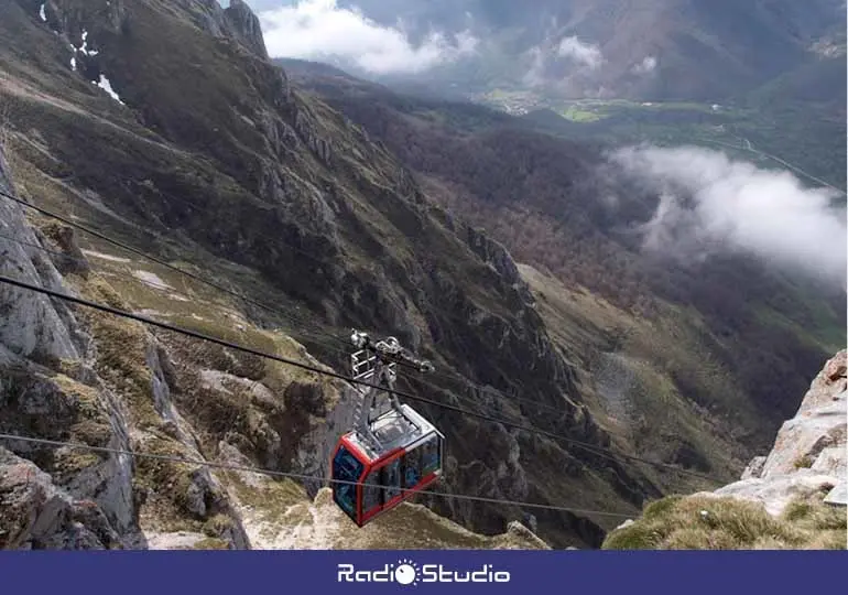 Las fuertes rachas de viento redujeron estas vacaciones el número de visitantes al Teleférico de Fuente Dé.