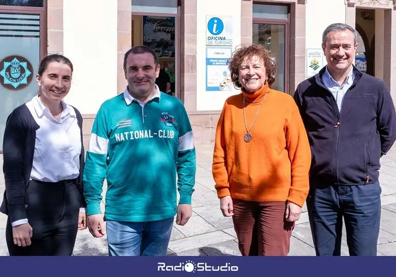 La alcaldesa, Mar&iacute;a Teresa Noceda Llano, junto al concejal de Turismo, Juli&aacute;n Rozas, el gerente del Plan de Sosteniblidad, Luis Cubr&iacute;a, y la T&eacute;cnica de Turismo, Natalia Villanueva