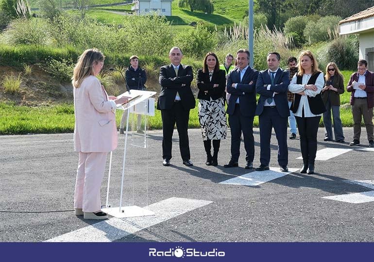 La colocación de la primera piedra se realizó hoy en el área de servicio de Gornazo, con la presencia de la delegada del Gobierno y representantes de los distintos municipios de la zona.