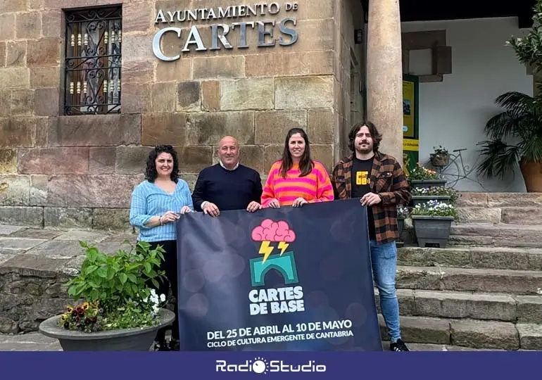 Lorena Cueto, Primer Teniente de Alcalde, Agustín Molleda, alcalde de Cartes, Cristina Hermosa, Concejal de Cultura del Ayuntamiento de Cartes, y Mikel Marina, uno de los promotores del evento