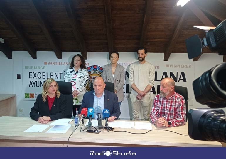 Rueda de prensa en Santillana del Mar en respuesta a la decisión del Gobierno de Cantabria de retirar los tres millones del Plan de Sostenibilidad Turística