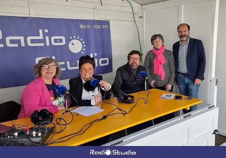 Organizadores, editores, escritores y libreros pasaron por el programa especial emitido por Radio Studio desde la Feria del Libro.