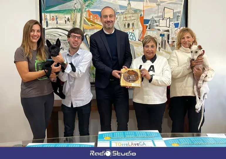 De izquierda a derecha: Paula Abascal, Borja Sainz, Javier López Estrada, Victoria Cedrún y Eva Ceballos | Foto: Radio Studio