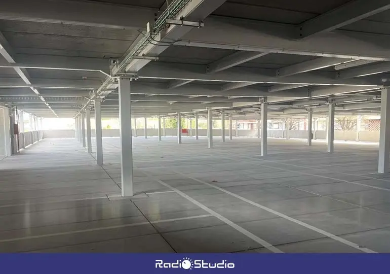 Imagen de la planta baja del aparcamiento de La Carmencita a un mes de su apertura al público | Foto: Radio Studio