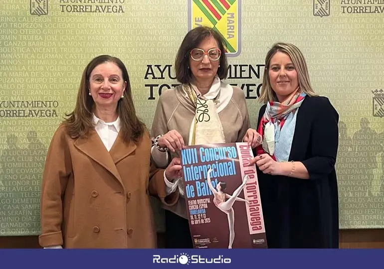 La concejal de Turismo, Cristina García Viñas, acompañada por la presidenta de la Asociación Cultural Amigos de Danza, Ana Barca, y por la vicepresidenta, Pilar Pacheco, ha presentado el concurso | Foto: Radio Studio