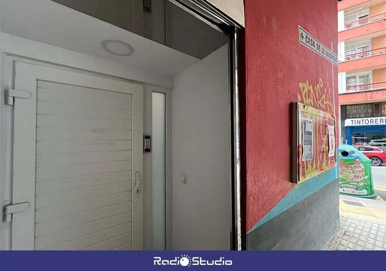 El sistema de acceso mediante clave ya se ha instalado en la Casa Joven de Torrelavega.