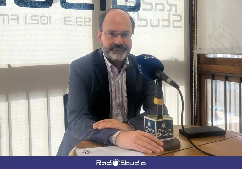 José Luis Urraca en los micrófonos de Radio Studio