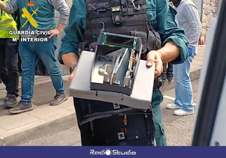 Maquina recuperada por la Guardia Civil