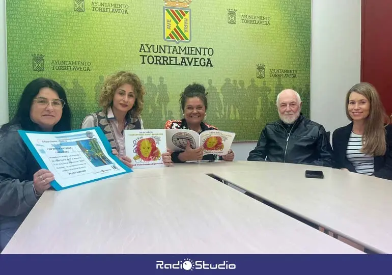 Presentación de la exposición '35 años compartiendo arte y educación' en homenaje a Pedro Sobrado | Foto: Radio Studio