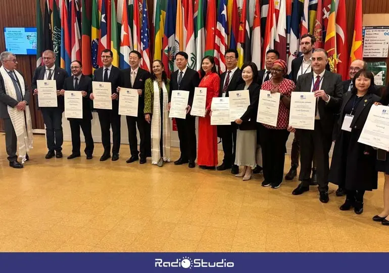Costa Quebrada recibe en Par&iacute;s el Certificado como Geoparque Mundial de la UNESCO | Foto: Gobierno de Cantabria