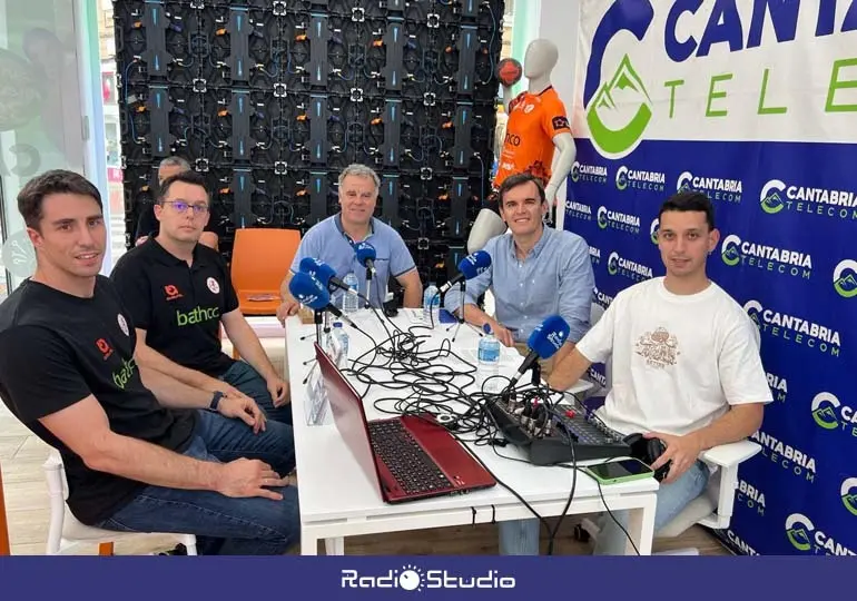 Studio Deportivo desde la tienda de Cantabria Telecom en Torrelavega, en la calle Seraf&iacute;n Escalante